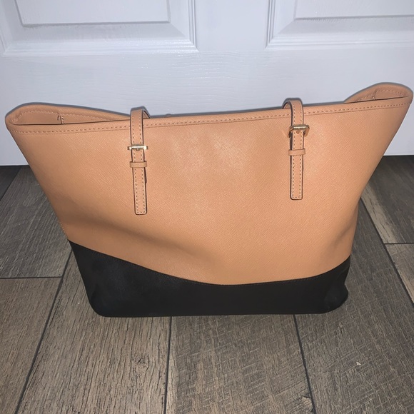 Authentic Michael Kors Tote - Picture 2 of 5